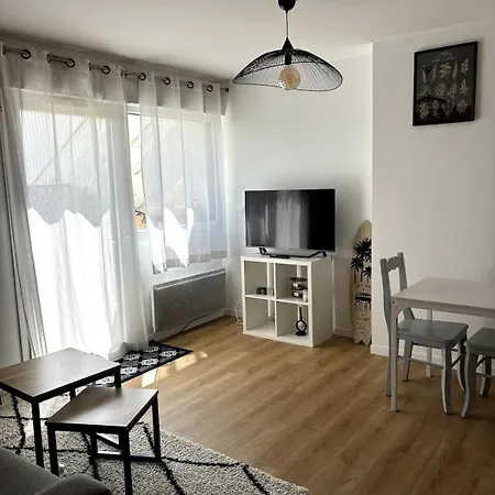 Joli T2 Lumineux Proche ! شقة